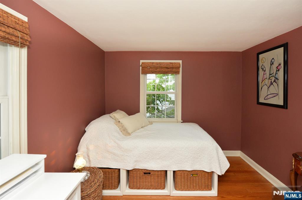 418 Burlington Road Paramus, NJ 07652 - Photo 25 of 30
