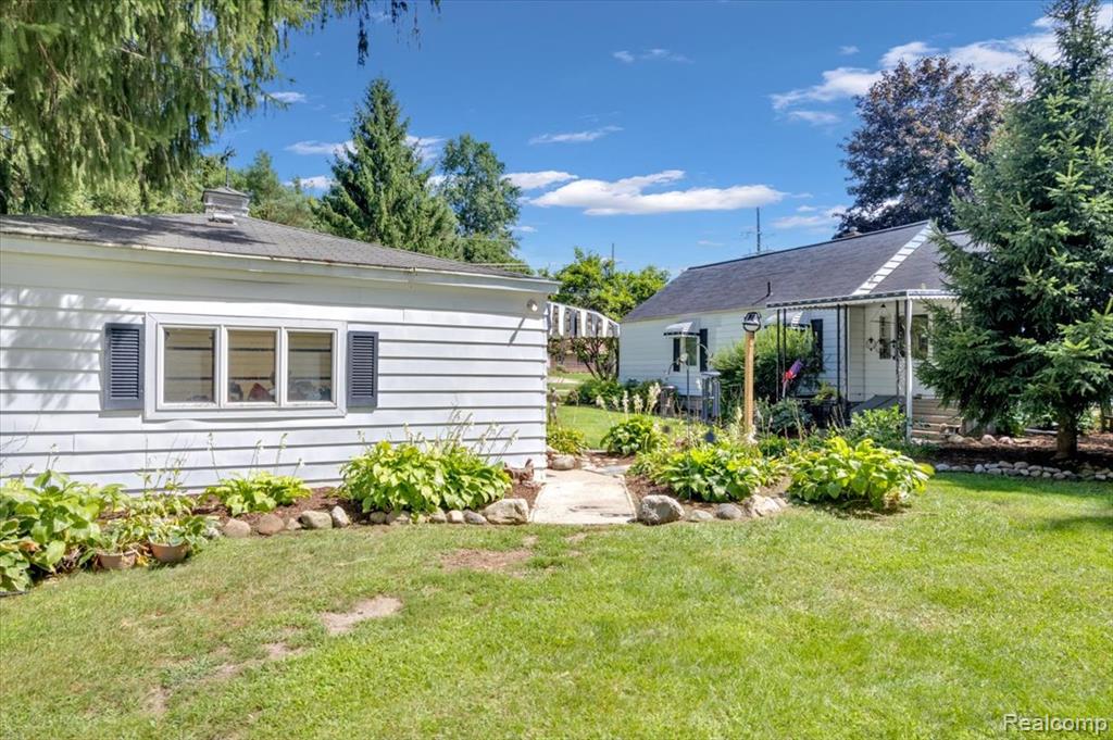 1381 Roods Lake Road Lapeer, MI 48446 - Photo 26 of 38