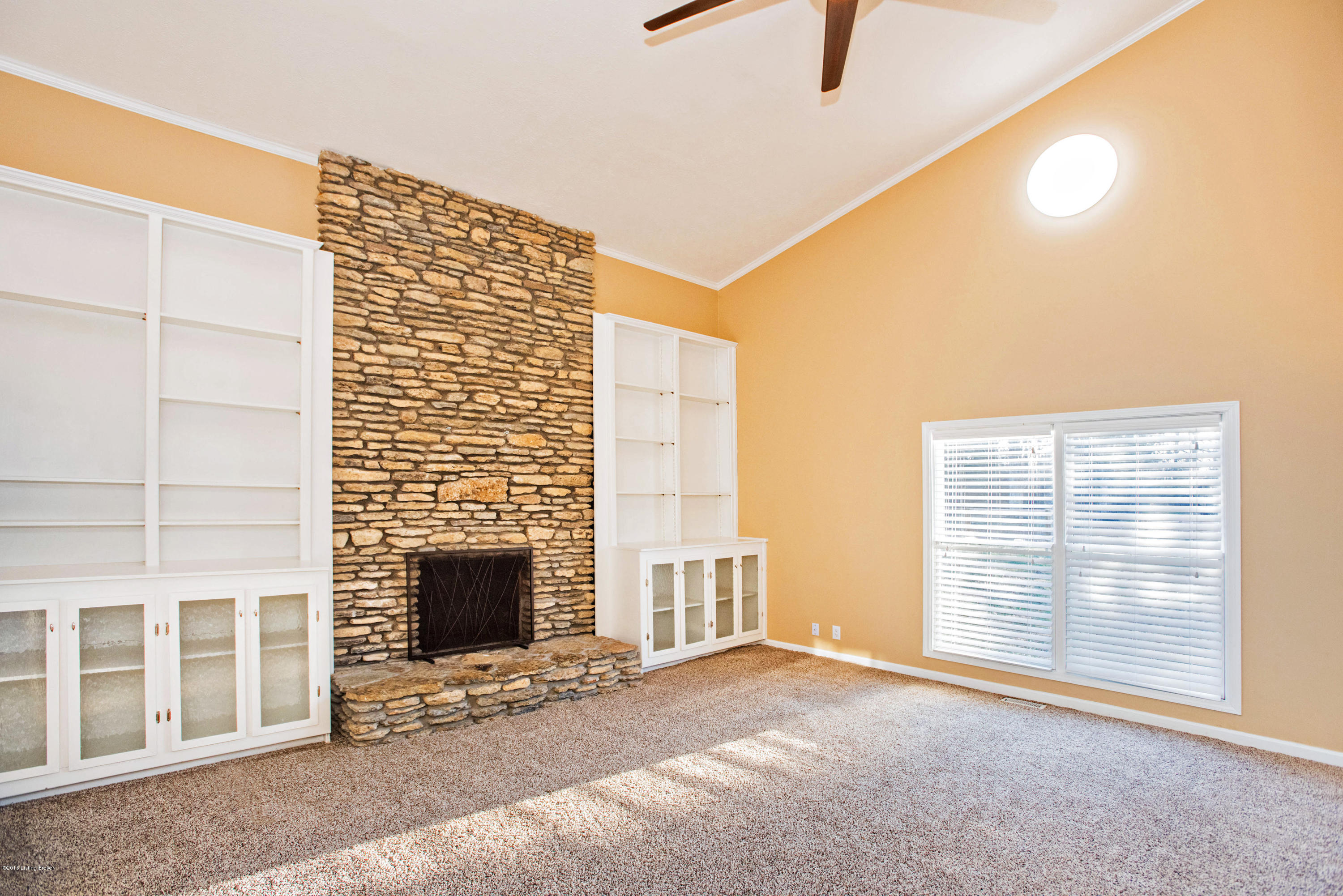 401 Colonel Way Pewee Valley, KY 40056 - Photo 6 of 35 Living room