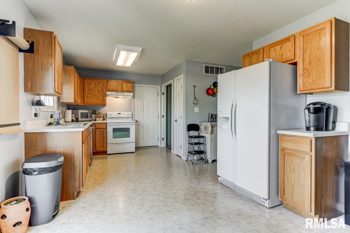3701 Kerry Boulevard Springfield, IL 62712 - Photo 18 of 38