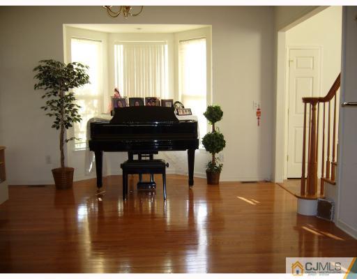 9 Apple Ridge Way East Brunswick, NJ 08816 - Photo 3 of 10 Gallery Image 3