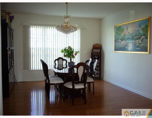 9 Apple Ridge Way East Brunswick, NJ 08816 - Photo 4 of 10 Gallery Image 4