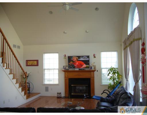 9 Apple Ridge Way East Brunswick, NJ 08816 - Photo 5 of 10 Gallery Image 5