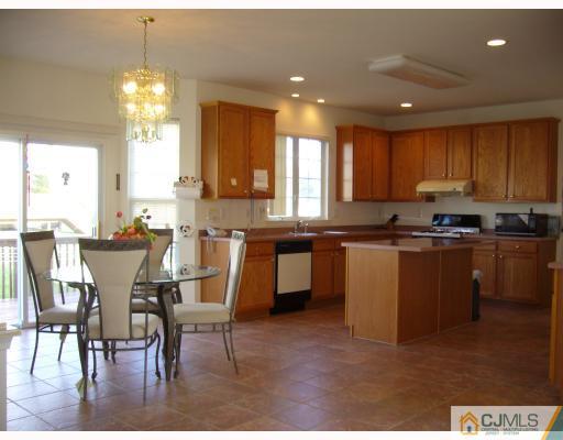 9 Apple Ridge Way East Brunswick, NJ 08816 - Photo 6 of 10 Gallery Image 6