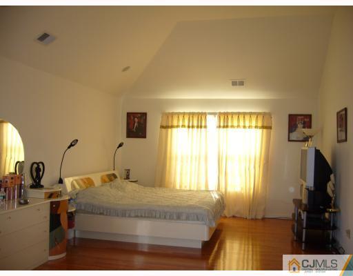 9 Apple Ridge Way East Brunswick, NJ 08816 - Photo 7 of 10 Gallery Image 7