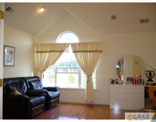 9 Apple Ridge Way East Brunswick, NJ 08816 - Photo 8 of 10 Gallery Image 8