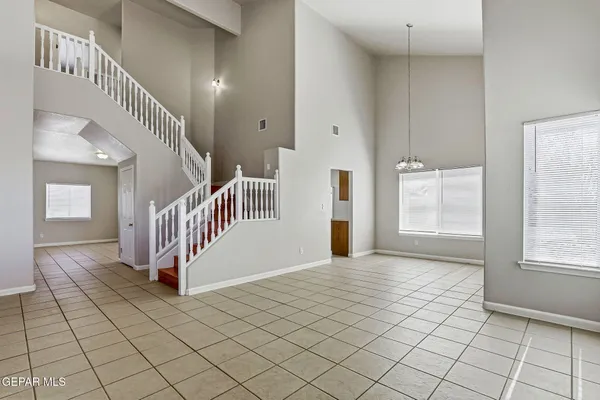 a view of livingroom with furniture