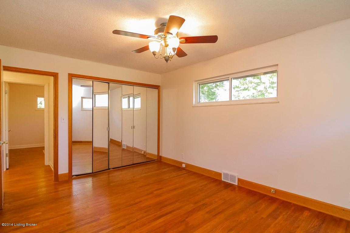 4218 Dolphin Road Louisville, KY 40220 - Photo 10 of 49 0022