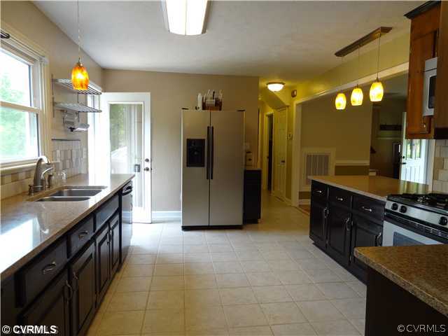 6144 Orchard Road New Kent, VA 23124 - Photo 4 of 22 Kitchen - Tons of countertop and cabinet space