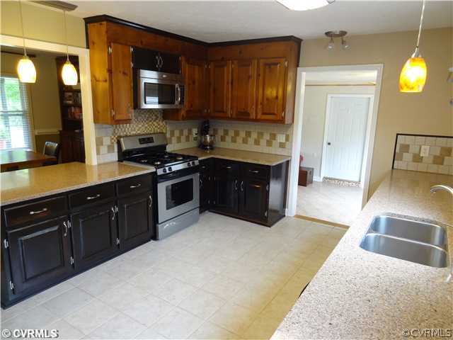 6144 Orchard Road New Kent, VA 23124 - Photo 5 of 22 Kitchen - Plenty of room with lots of light...A st