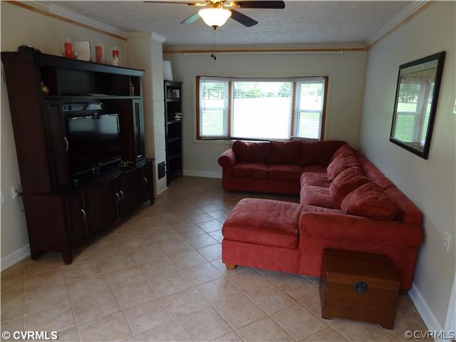 6144 Orchard Road New Kent, VA 23124 - Photo 7 of 22 Den/Family/Great Room - Step down family area w po