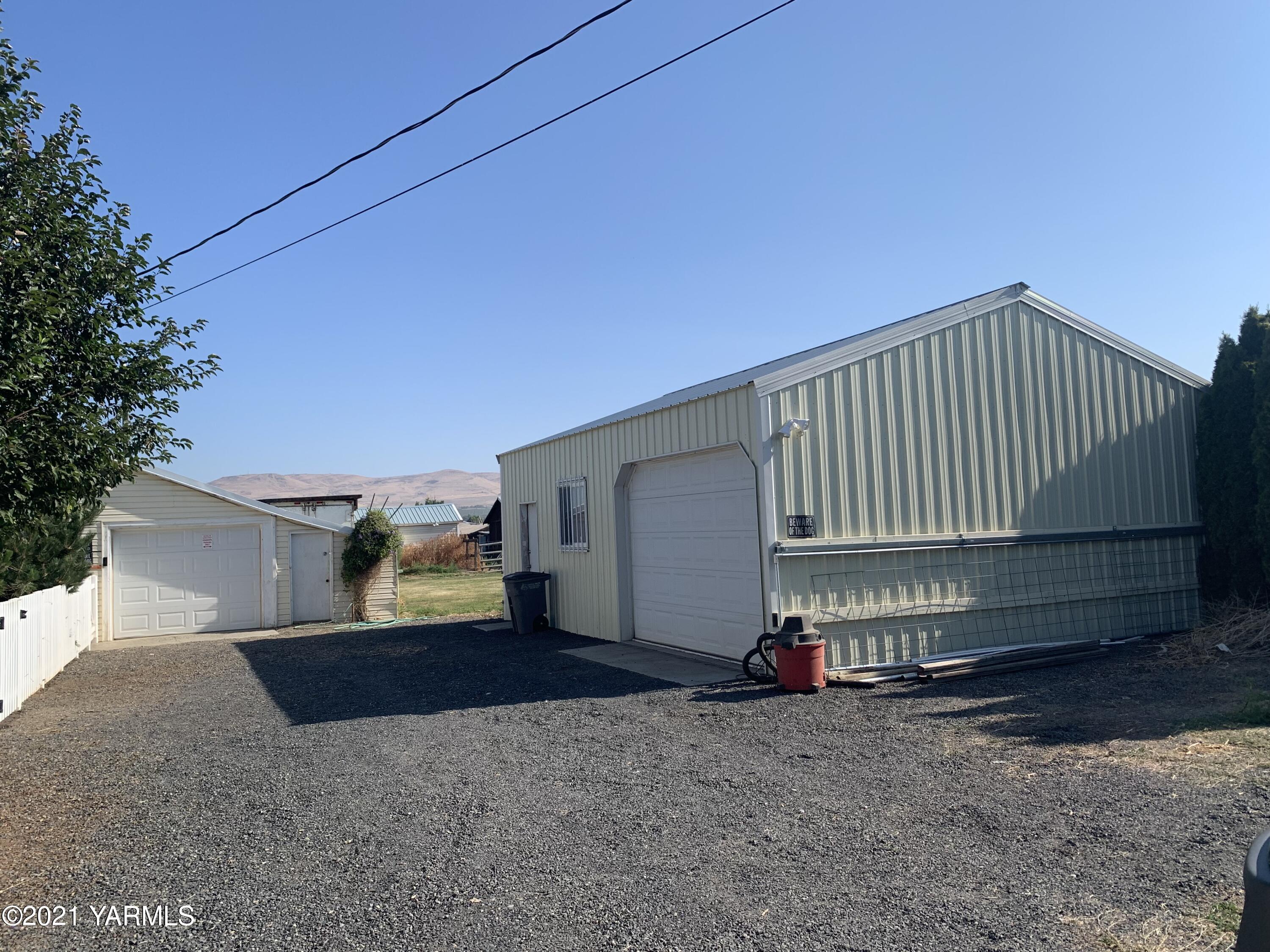 6807 Bell Road Yakima, WA 98901 - Photo 13 of 13 a view of backyard of house