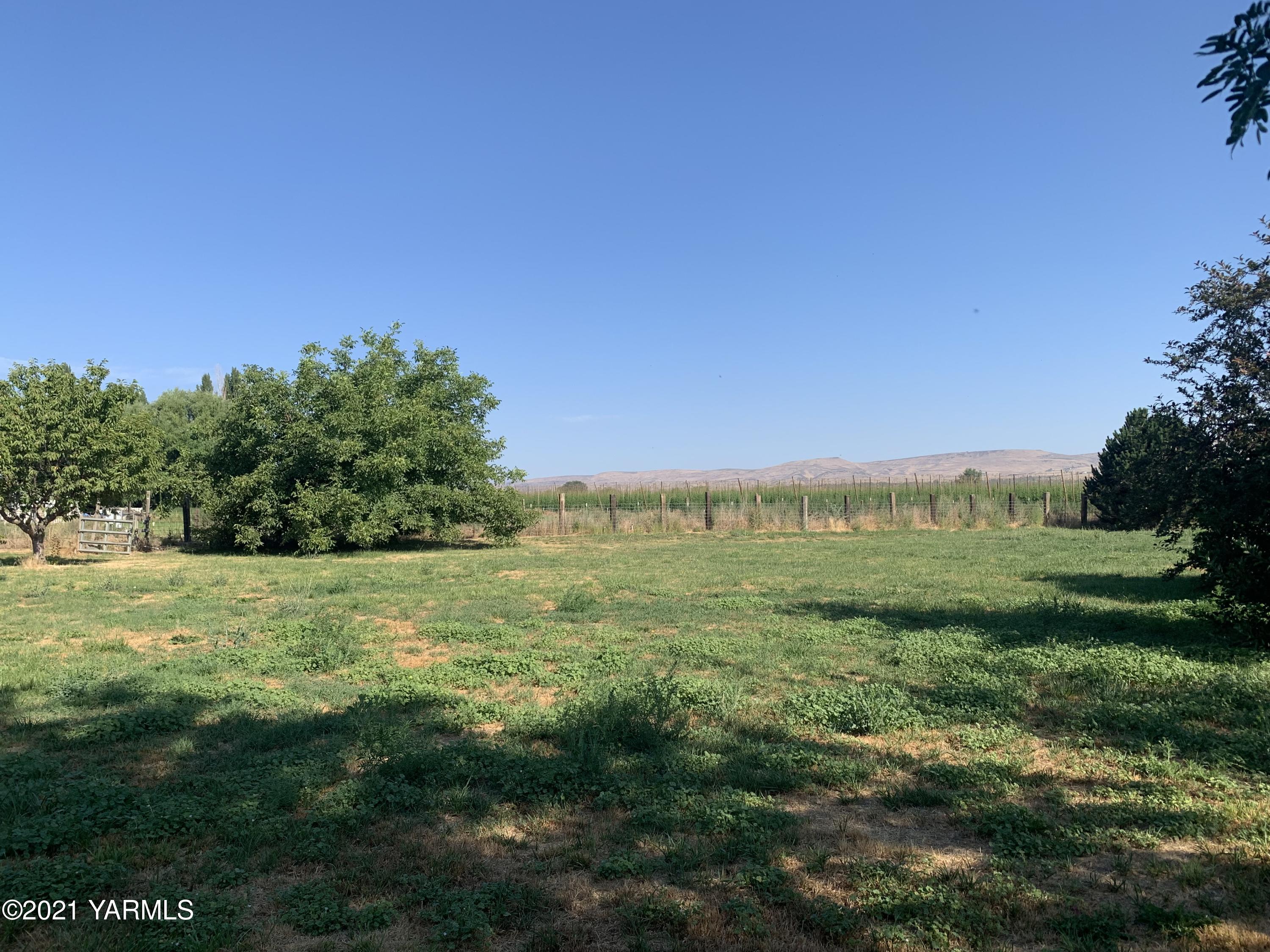 6807 Bell Road Yakima, WA 98901 - Photo 9 of 13 a view of an outdoor space with a lake view