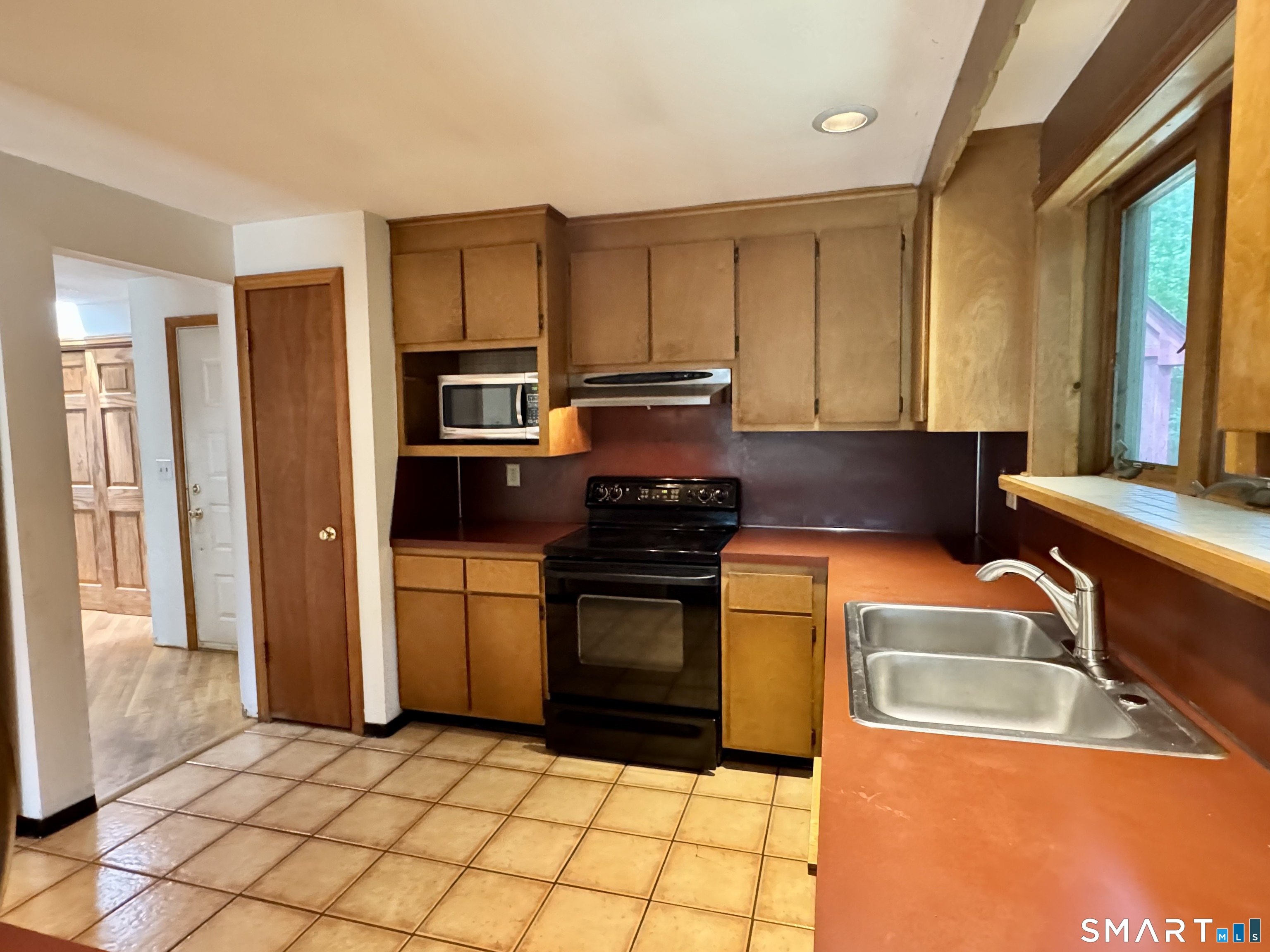 82 Timothy Terrace Windsor, CT 06095 - Photo 11 of 40