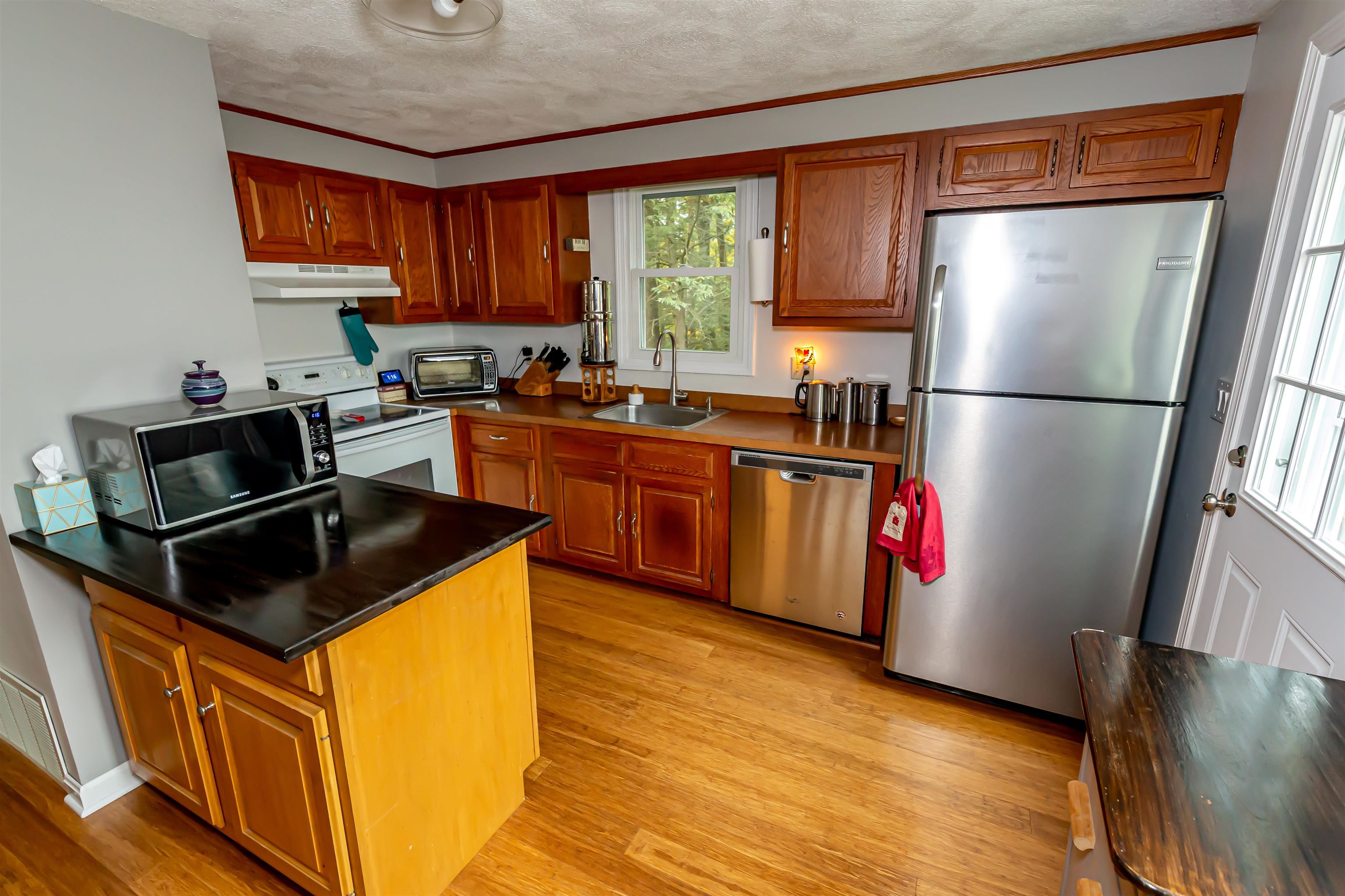 5 Pollard Road Nashua, NH 03062 - Photo 15 of 32