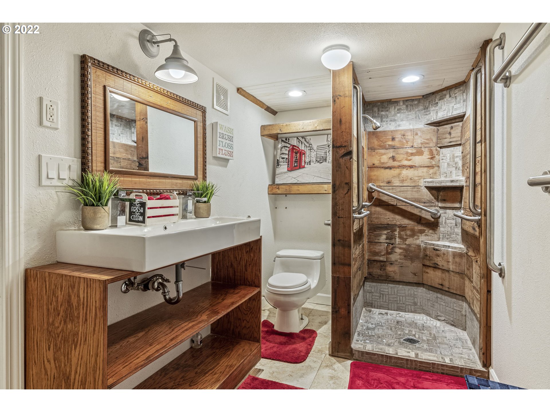400 North Columbia Heights Road Longview, WA 98632 - Photo 25 of 32 Bathroom