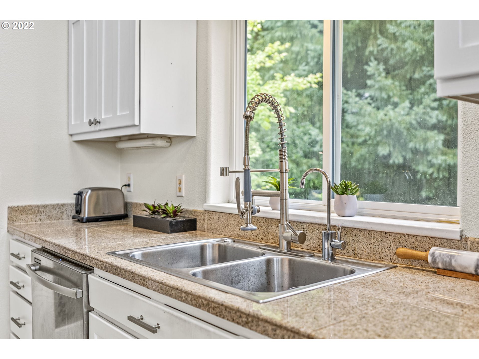 400 North Columbia Heights Road Longview, WA 98632 - Photo 7 of 32 Gallery Image 7