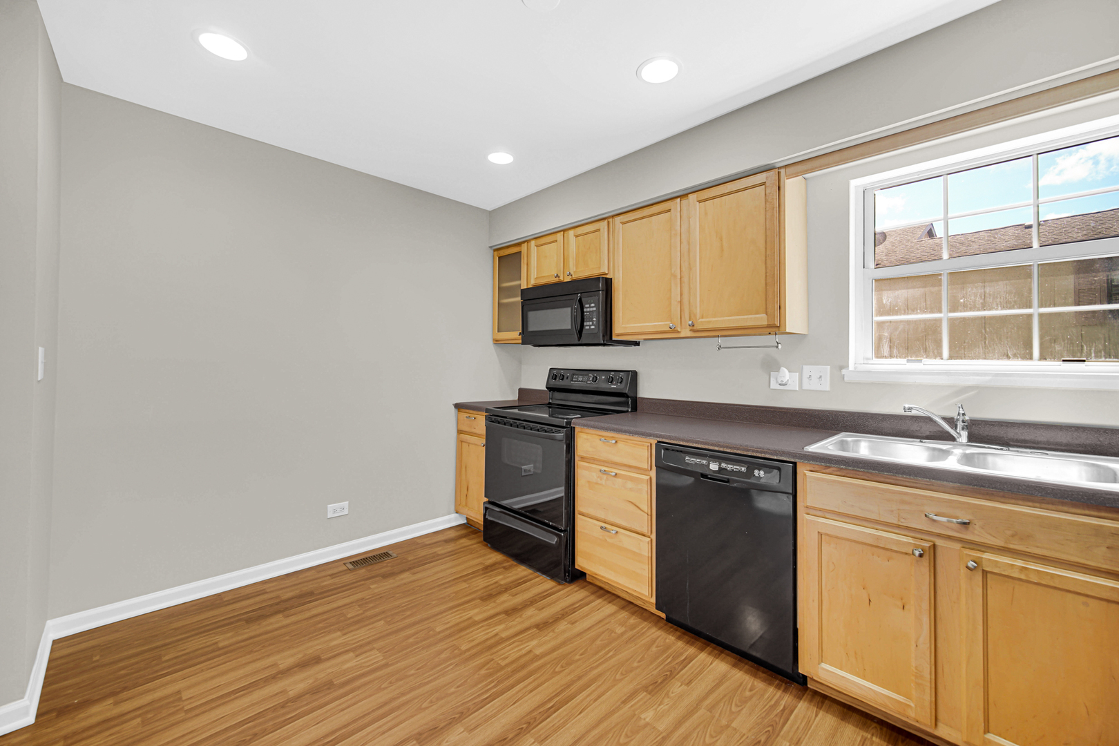 642 Dunham Road Gurnee, IL 60031 - Photo 10 of 23