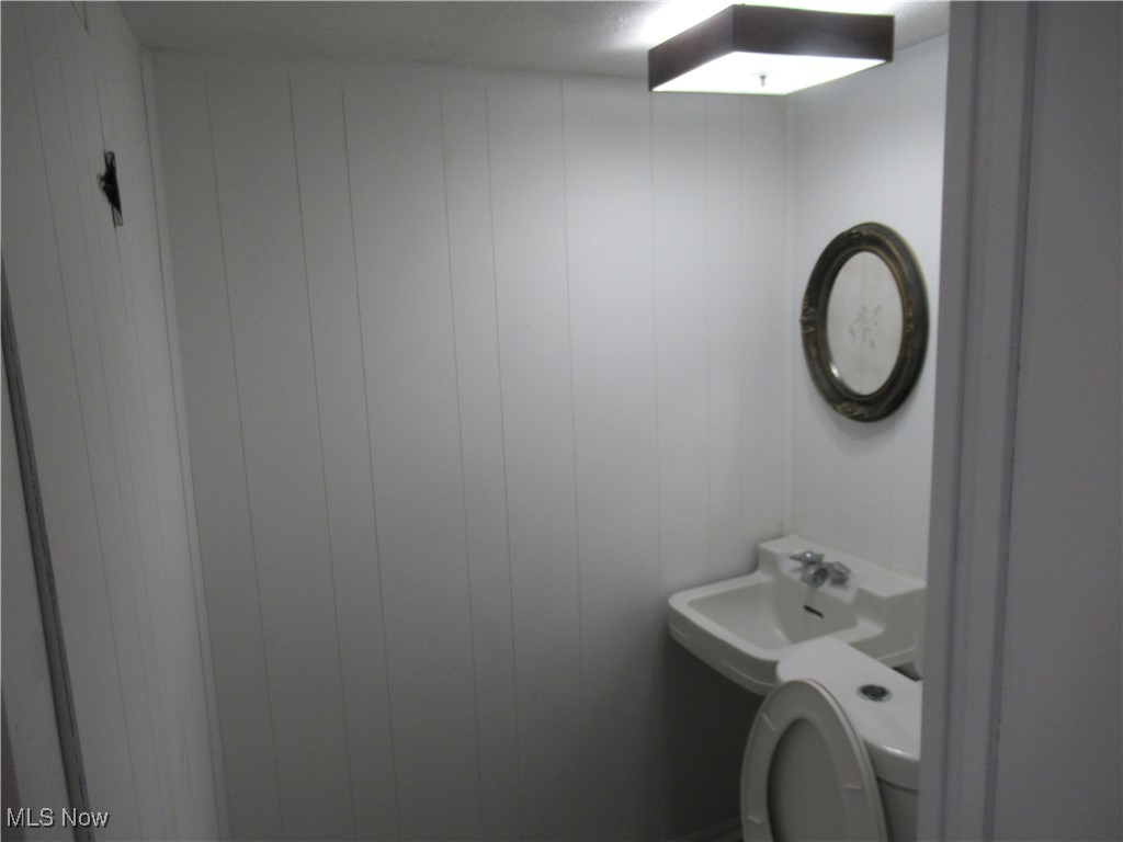1397 Sunset Road Cleveland, OH 44124 - Photo 32 of 32 Half bath with a sink