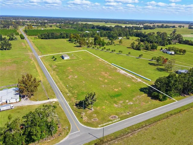 a view of a tennis court