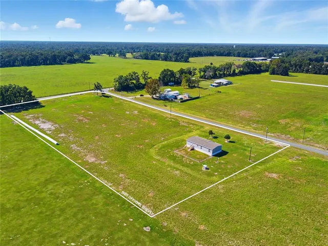 a view of a tennis court