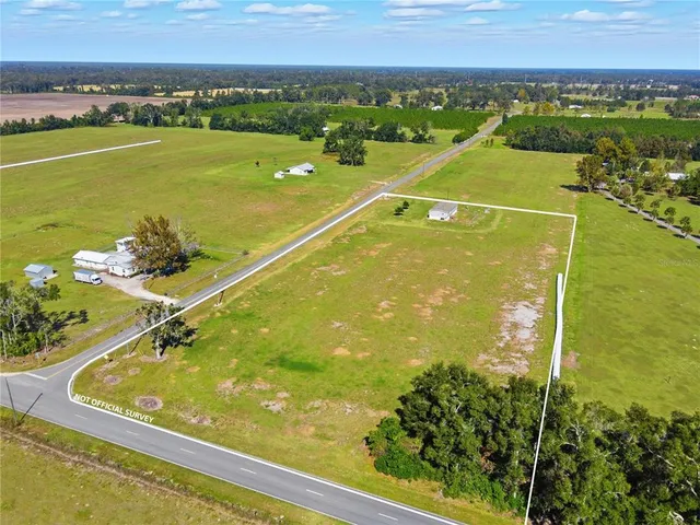 a view of a tennis court