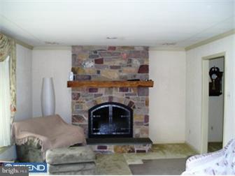 487 Godshall Road Souderton, PA 18964 - Photo 4 of 11 Living Room