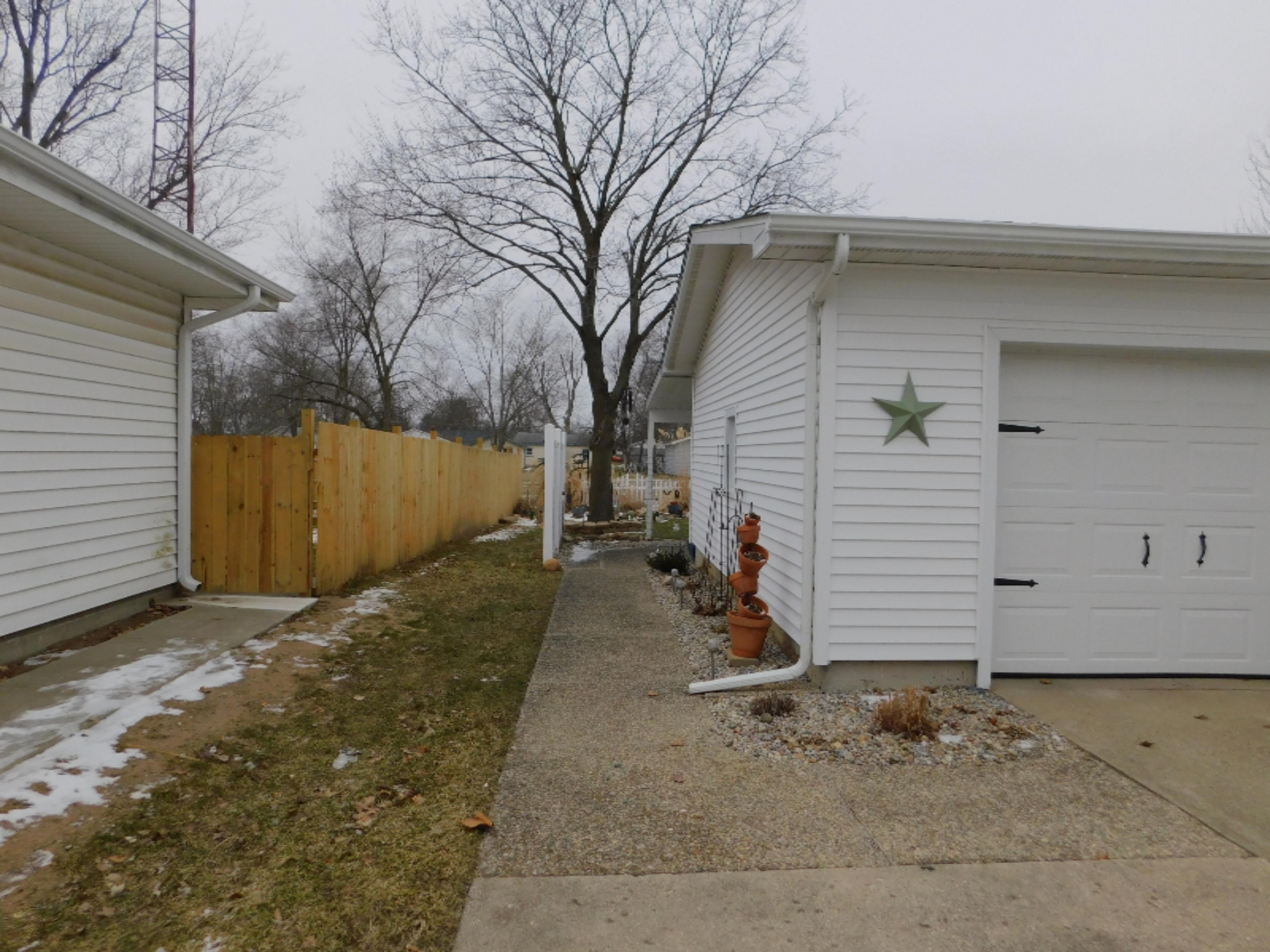227 North Ruggles Street Bronson, MI 49028 - Photo 6 of 54 Moon 062