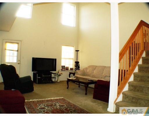 331 Hawthorne Road North Brunswick, NJ 08902 - Photo 4 of 10
