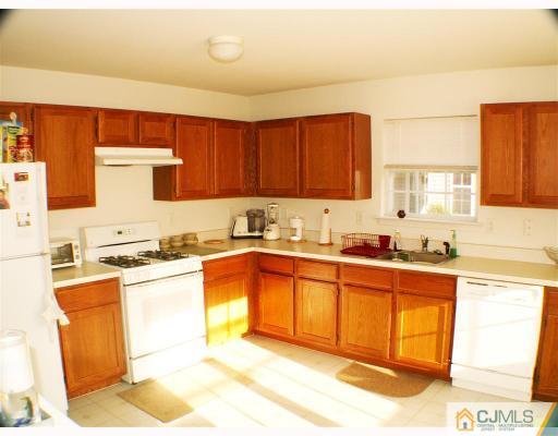 331 Hawthorne Road North Brunswick, NJ 08902 - Photo 6 of 10