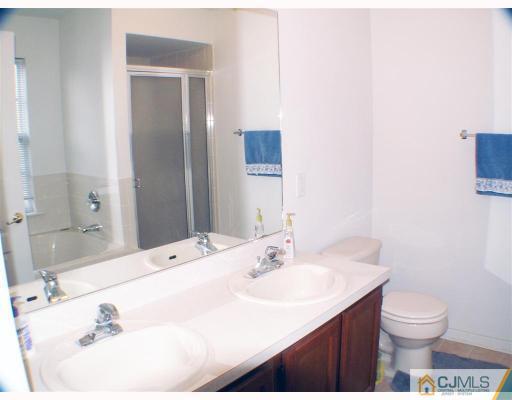 331 Hawthorne Road North Brunswick, NJ 08902 - Photo 9 of 10