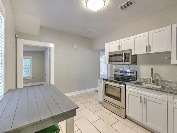 $1,900 | 728 East Hanlon Street, Tampa, FL 33604