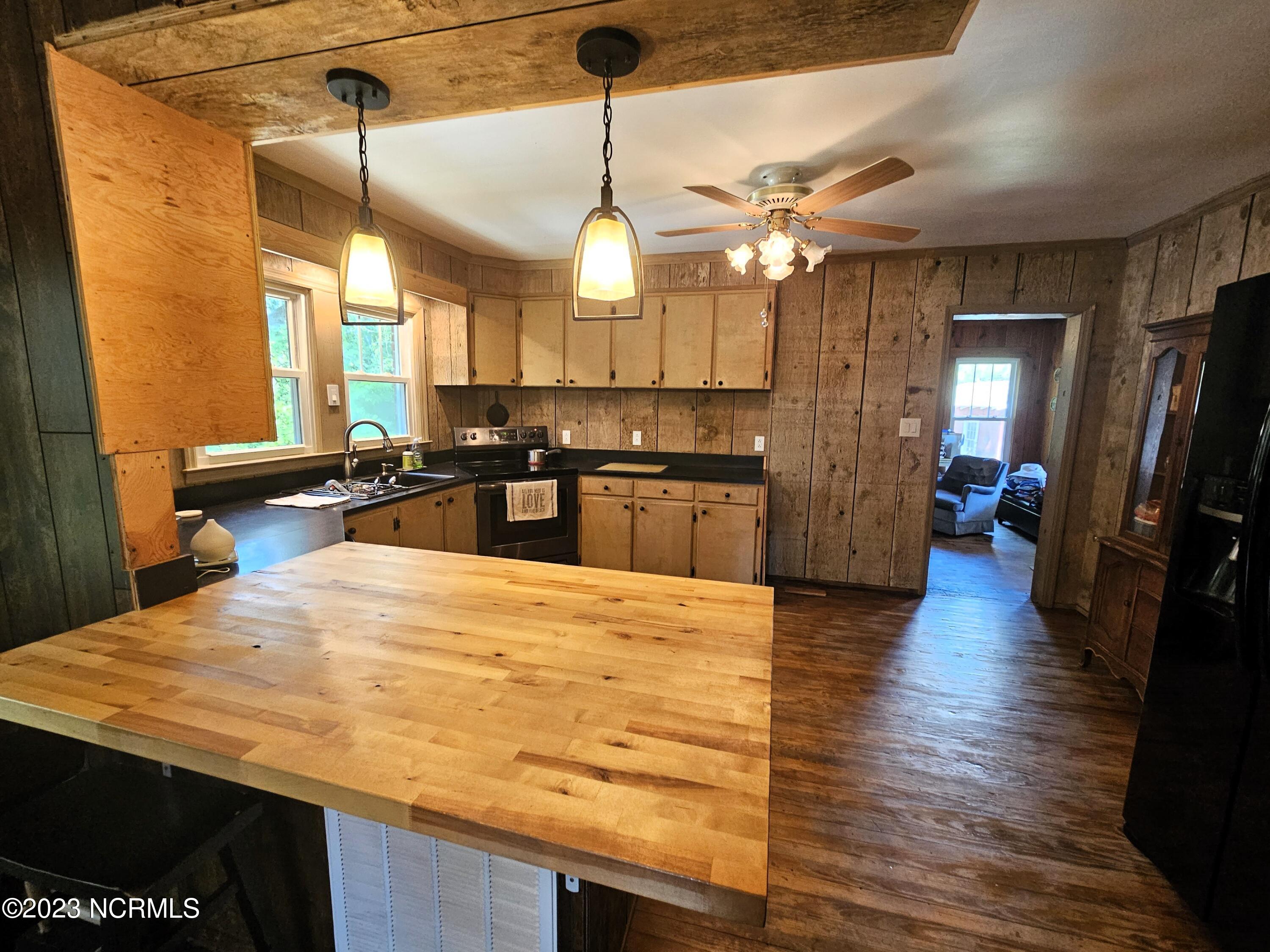 161 Lee Daniels Road Atlantic, NC 28511 - Photo 16 of 32 Island to kitchen