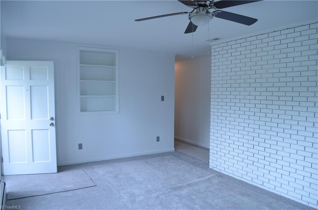 1702 Whitman Road Greensboro, NC 27405 - Photo 3 of 23 Living Room