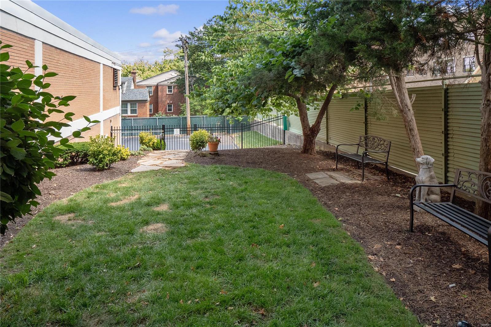 900 South Hanley Road, Unit 9B St. Louis, MO 63105 - Photo 30 of 31