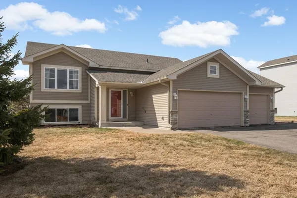 $379,900 | 339 Northeast 3rd Avenue, Lonsdale, MN 55046