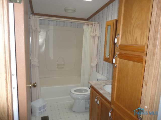 11455 Angola Road Swanton, OH 43558 - Photo 9 of 14 Full Bath.