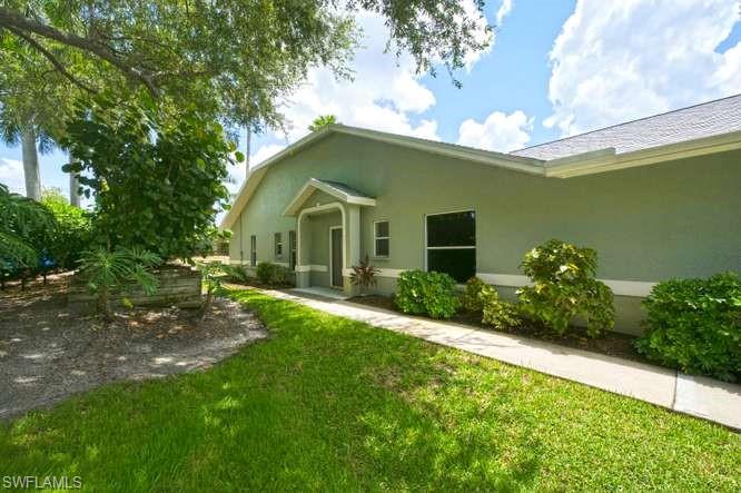 1660 Royal Circle, Unit 101 Naples, FL 34112 - Photo 2 of 44