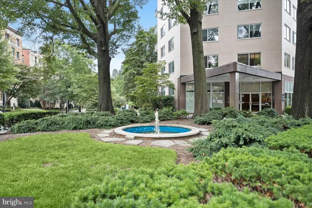 a table and chairs in front of house
