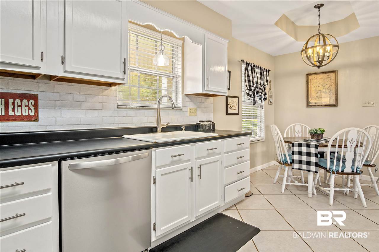 34760 Pine Road South Stapleton, AL 36578 - Photo 9 of 28 Kitchen/Breakfast Nook
