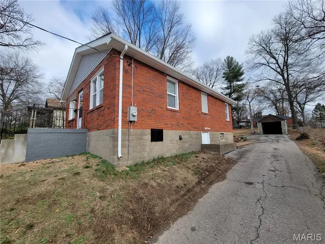 $1,600 | 222 South Barat Avenue, Ferguson, MO 63135