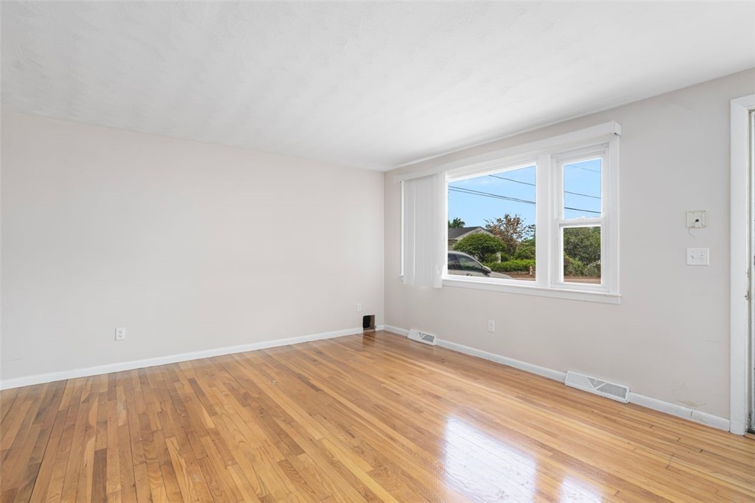 45 Lydia Road Coventry, RI 02816 - Photo 10 of 34