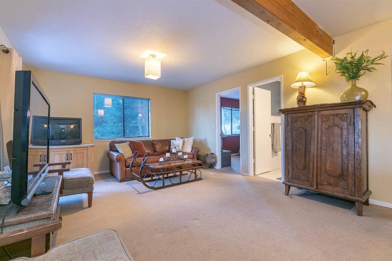 11677 Chamonix Road Truckee, CA 96161 - Photo 12 of 21 Gallery Image 12
