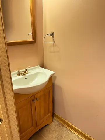 $3,200 | 2289 Grand Pointe Trail, Aurora, IL 60503