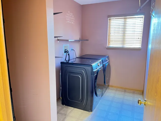 $3,200 | 2289 Grand Pointe Trail, Aurora, IL 60503