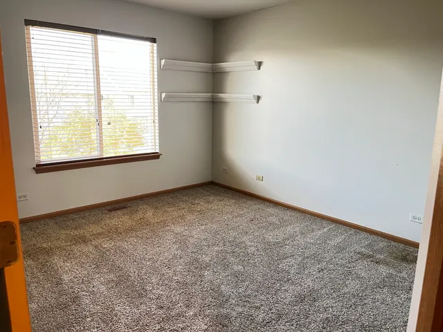 $3,200 | 2289 Grand Pointe Trail, Aurora, IL 60503