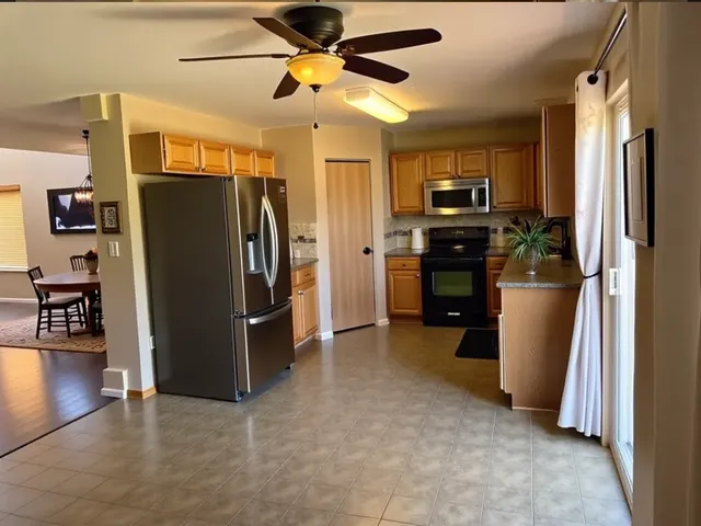 $3,200 | 2289 Grand Pointe Trail, Aurora, IL 60503