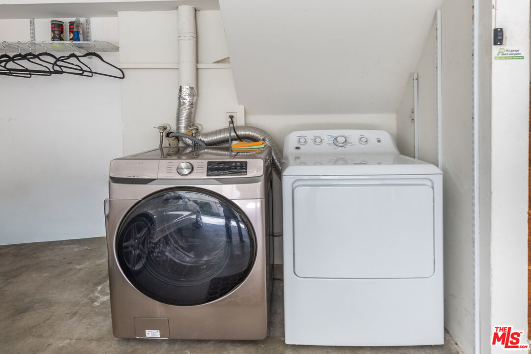 1001 Figueroa Terrace, Unit 305 Los Angeles, CA 90012 - Photo 17 of 18 a utility room with dryer and washer
