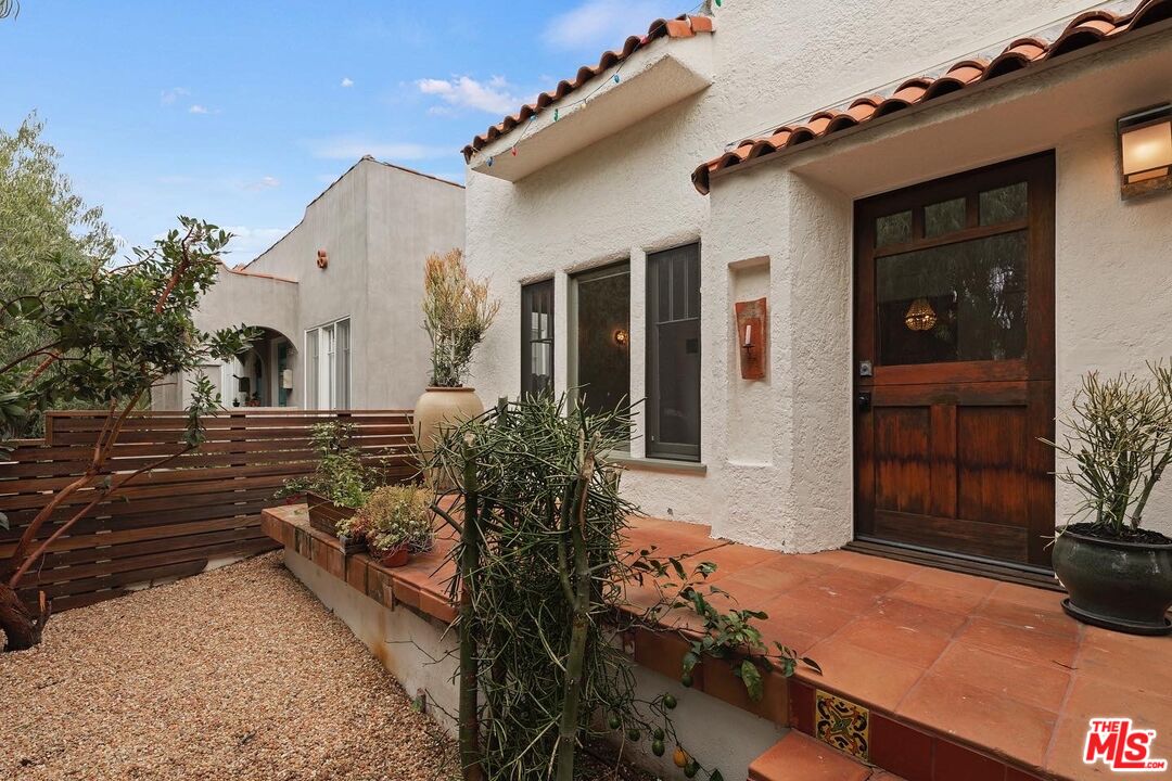 228 Rennie Avenue Venice, CA 90291 - Photo 3 of 26