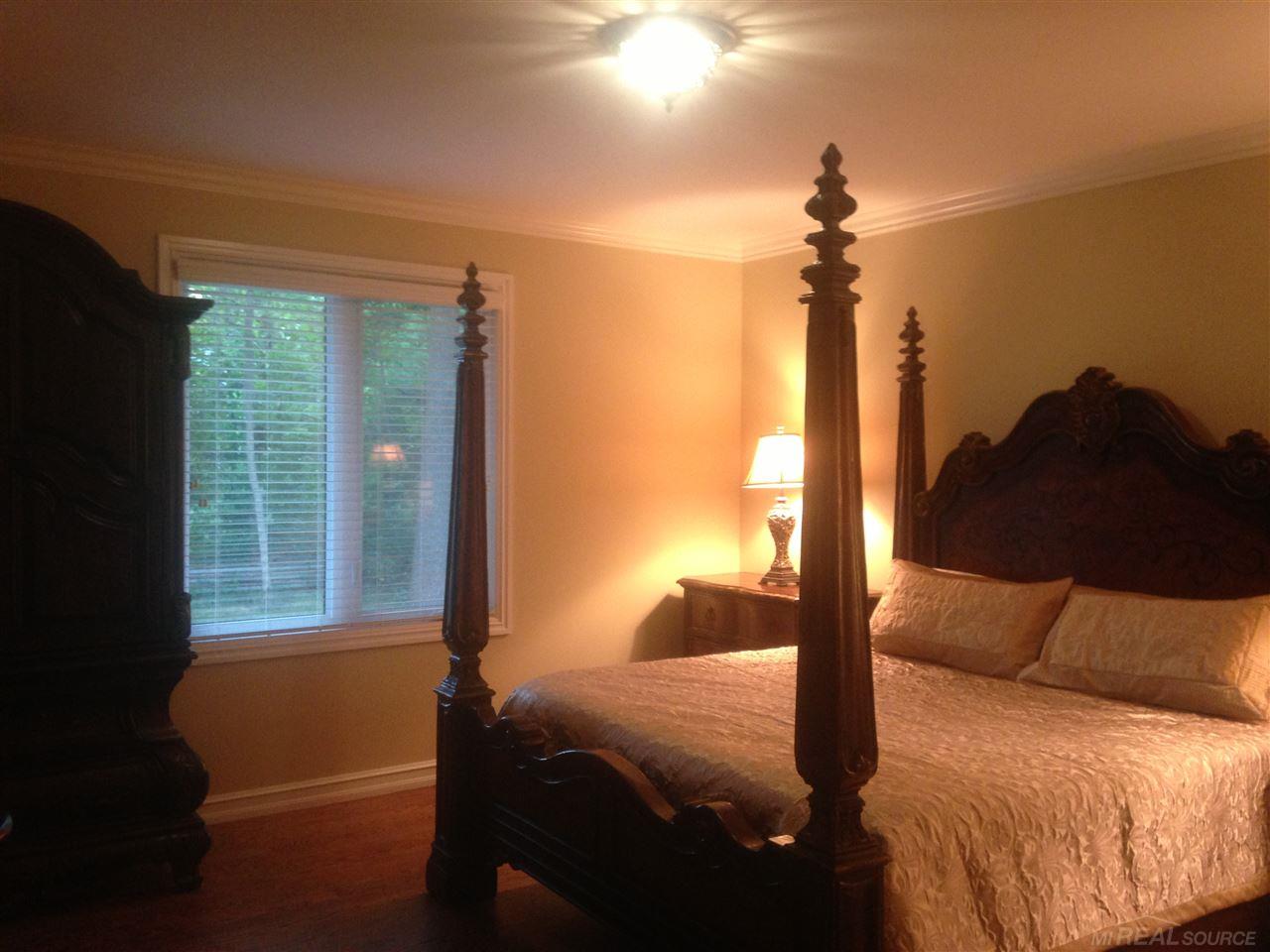 347 Mystic Rochester, MI 48306 - Photo 27 of 30 31259393-26.JPG